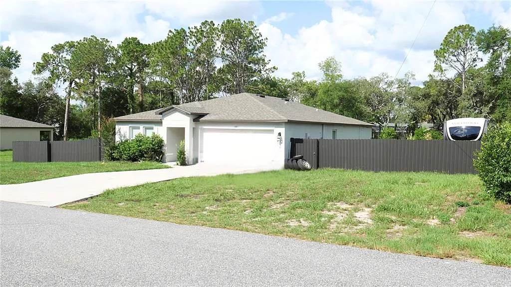 4 bed, 2.0 bath, 1889 sqft, $2,600 — Photo 2