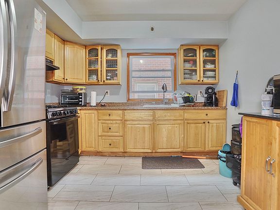 3rd image of 726 Liberty Ave