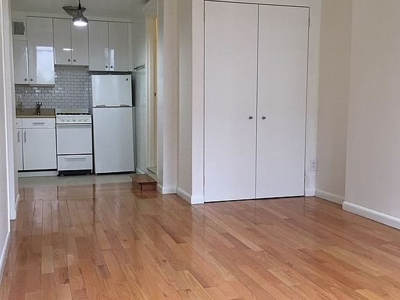 5th image of 157 W 73rd St #3