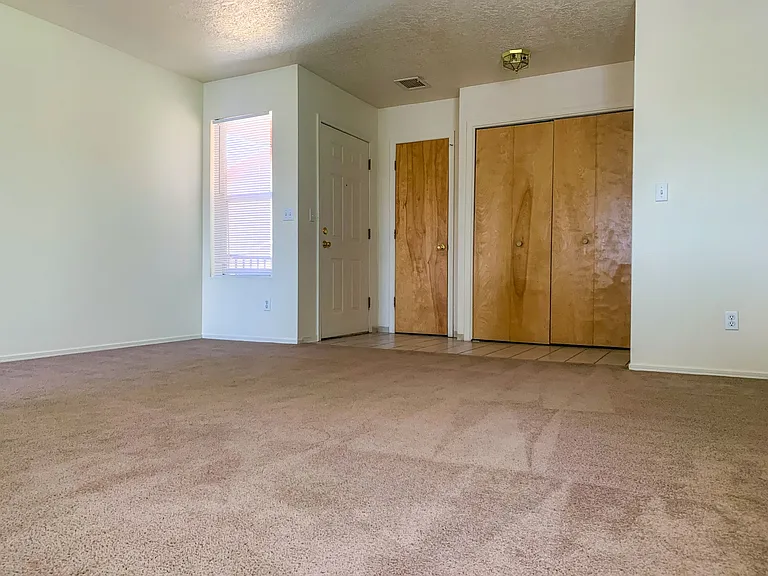 924 Valencia Dr SE — Photo 34