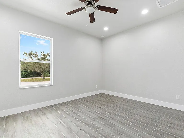 1351 SW Don Ct — Photo 10