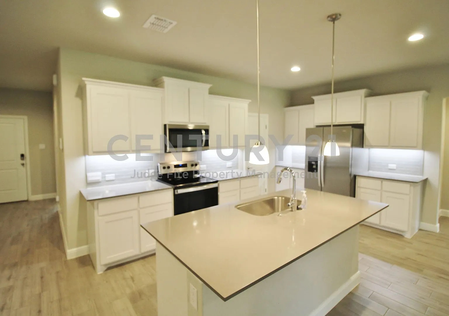 Leasing Speciall - $500.00 Off Your 2nd Months Rent Lovely 4/2/2 In Burleson For Rent! — Photo 2