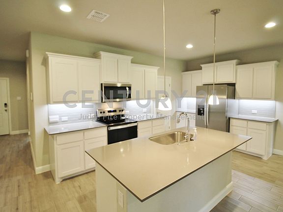 2nd image of 1449 Bennett Dr