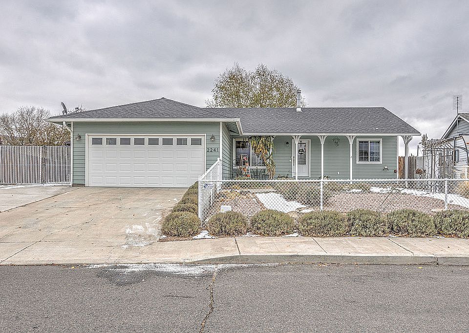 2241 NE Cherry Loop