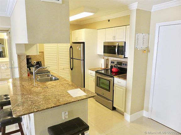 4th image of 19877 E Country Club Dr #3405