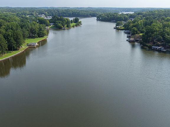 4th image of 235 Pelican Point Ln