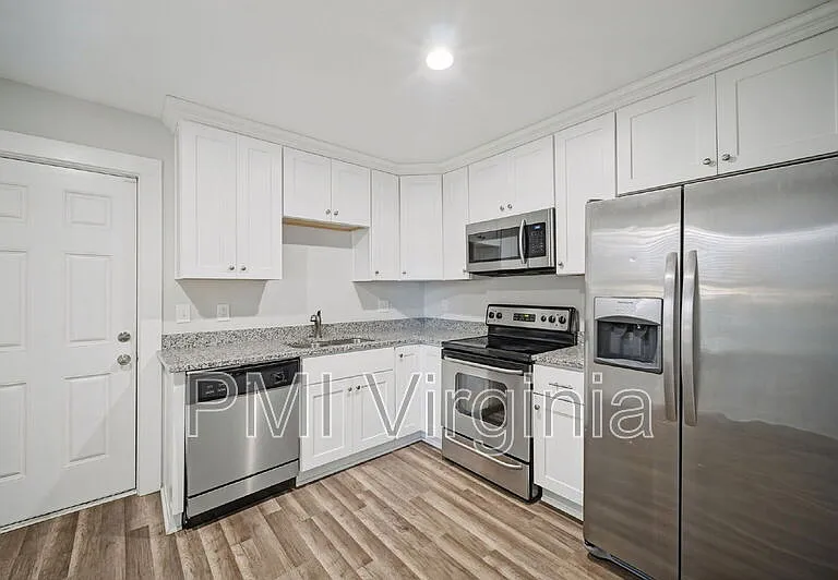 864 W 36th St — Photo 10
