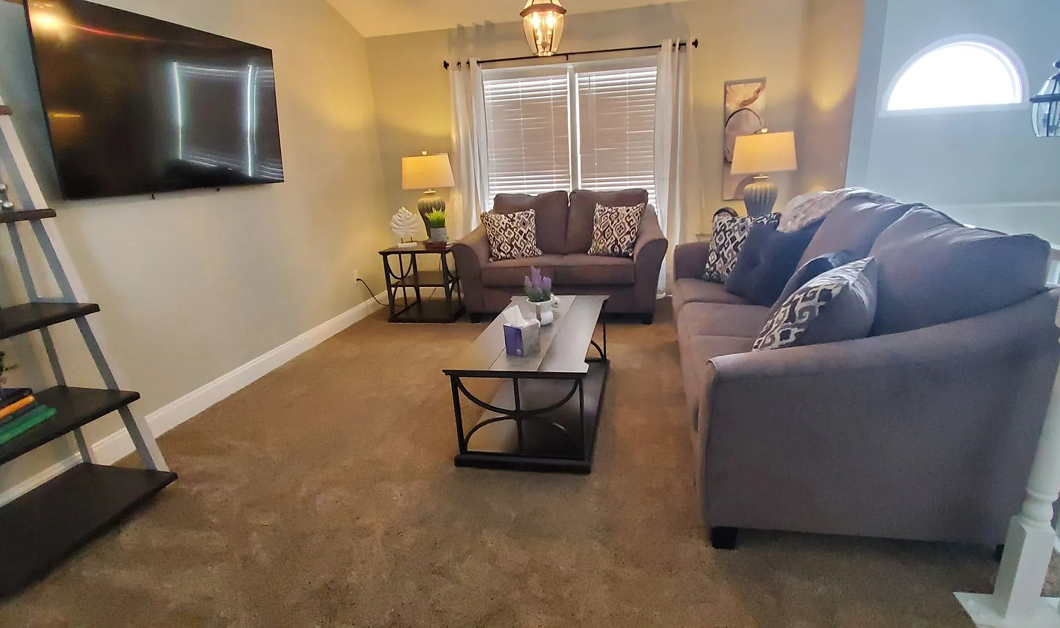 Fully Furnished Luxury Rental — Photo 3