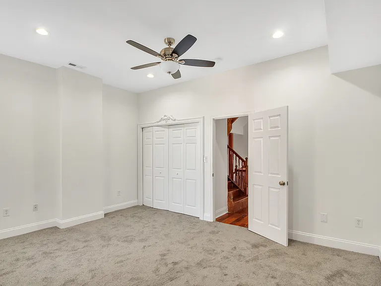 708 Newington Ave — Photo 9