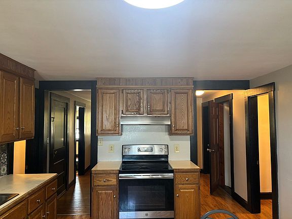 5th image of 576 Abbott Ave #3