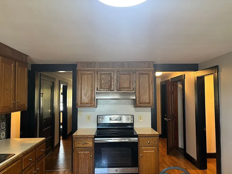 576 Abbott Ave — Photo 5
