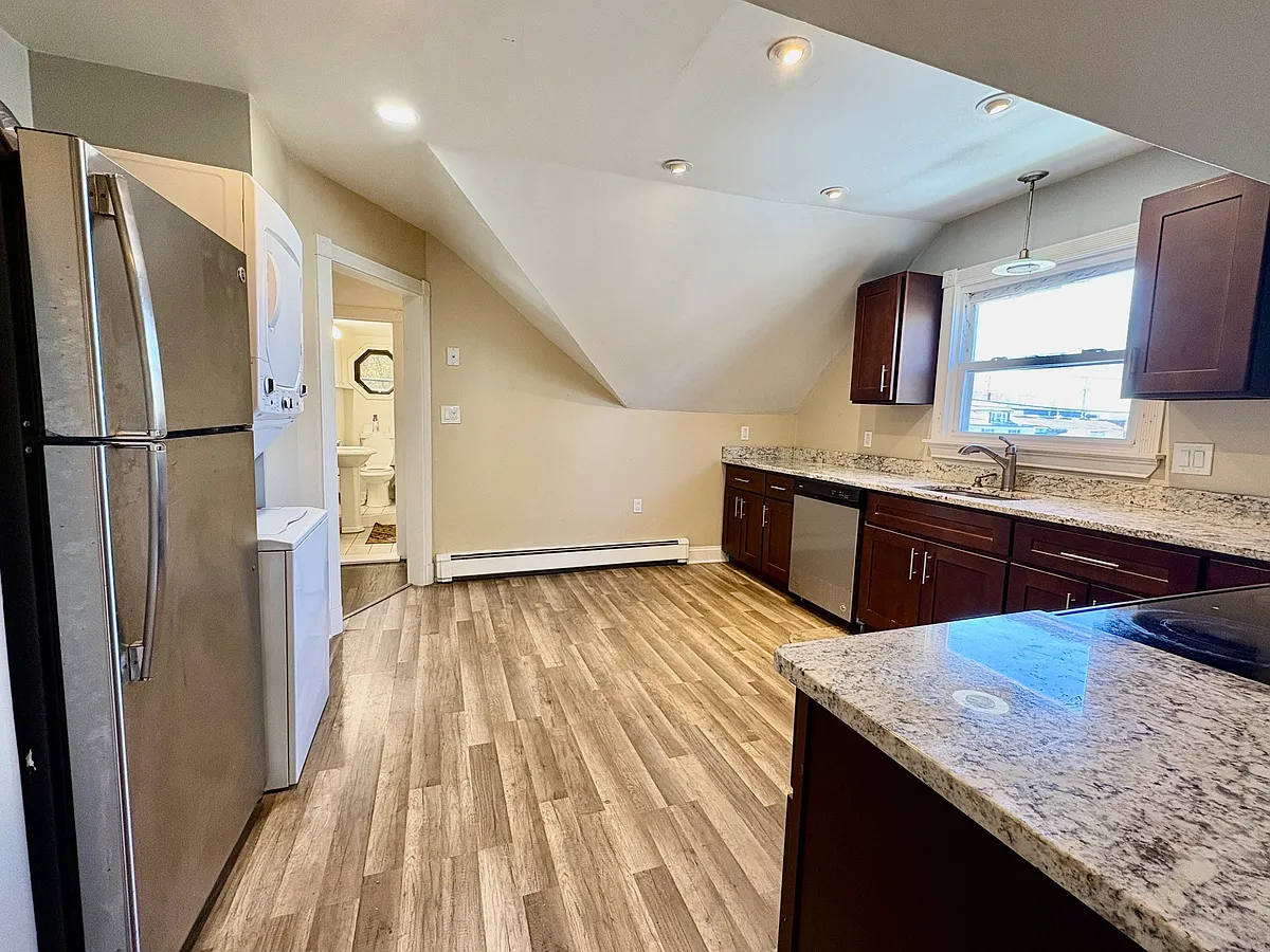 Building Photo - 980 Washington St #2