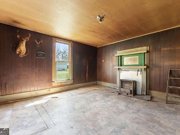 4th image of 2001 Broad St