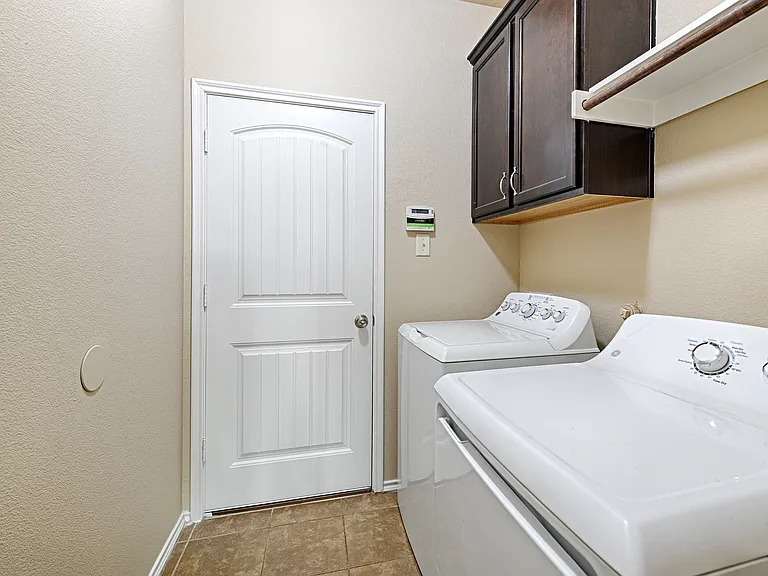 1213 Lambert Dr — Photo 23