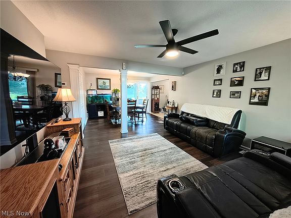3rd image of 2090 Pinewood Dr