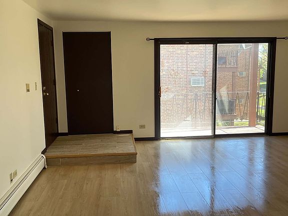 4th image of 15725 Thomas Ln APT 2BL