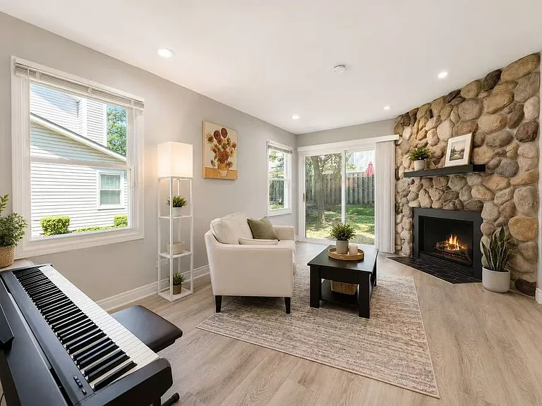 235 Hedgerow Dr — Photo 8