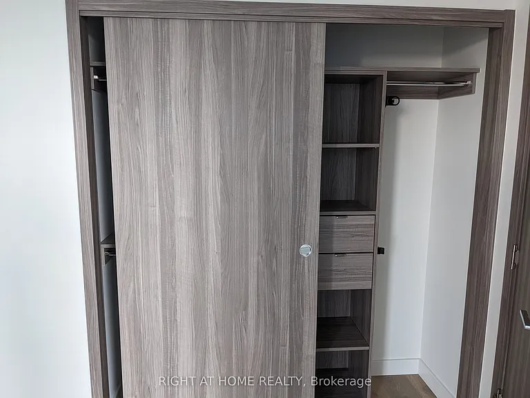95 McMahon Dr #701 — Photo 11