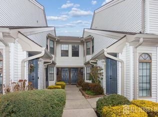 208 Sunshine Ct, Parlin, NJ 08859