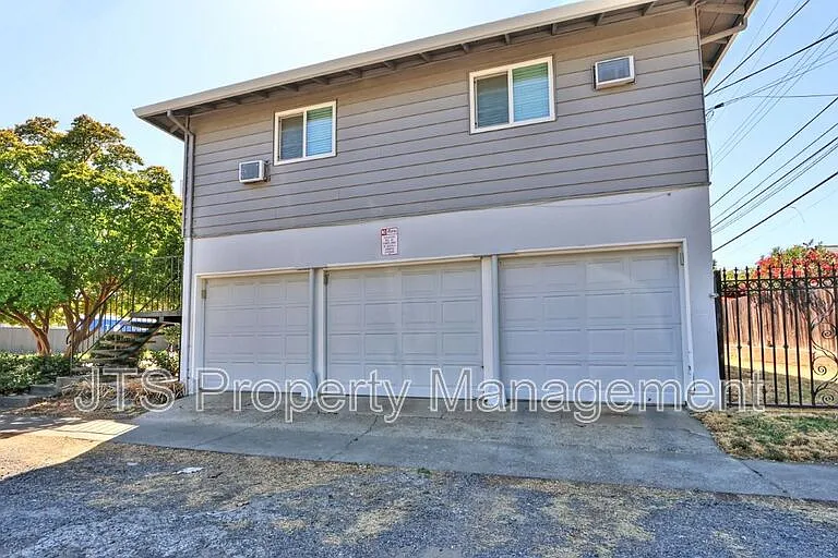 4439 V St #5 — Photo 52