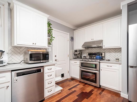 4th image of 2667 San Carlos Ave