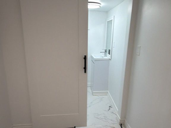 4th image of 25 Garratt Blvd