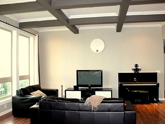 family rm w/coffered ceiling