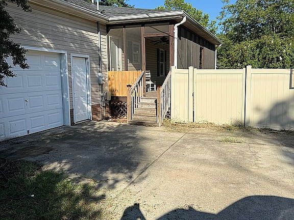 4th image of 771 Magnolia St