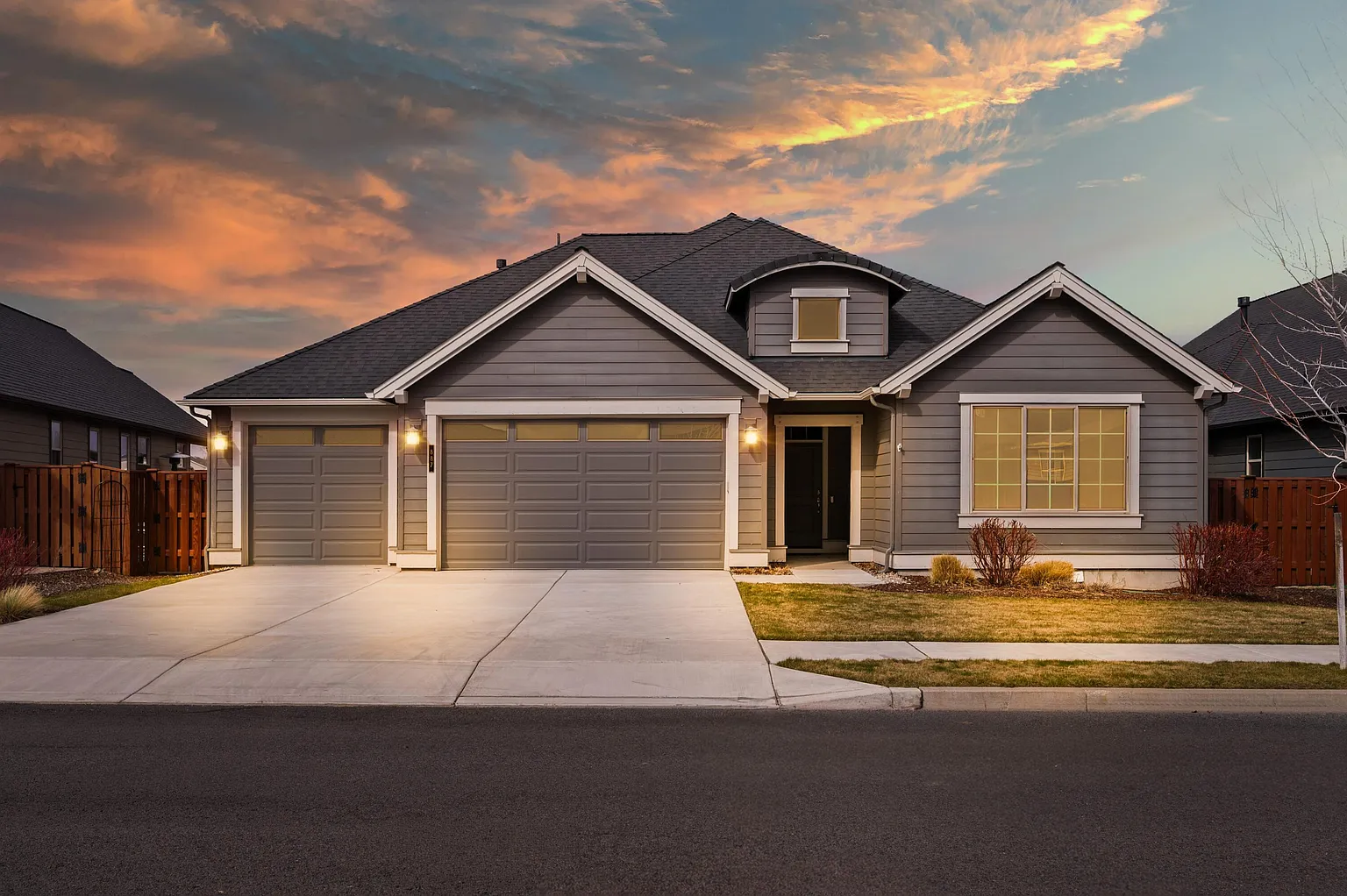 887 NE Hudspeth Cir photo 1