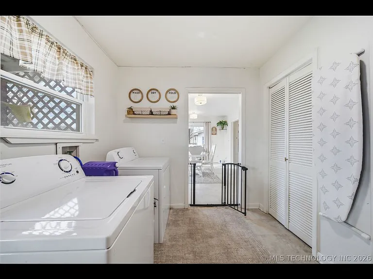 318 E Maple St — Photo 22