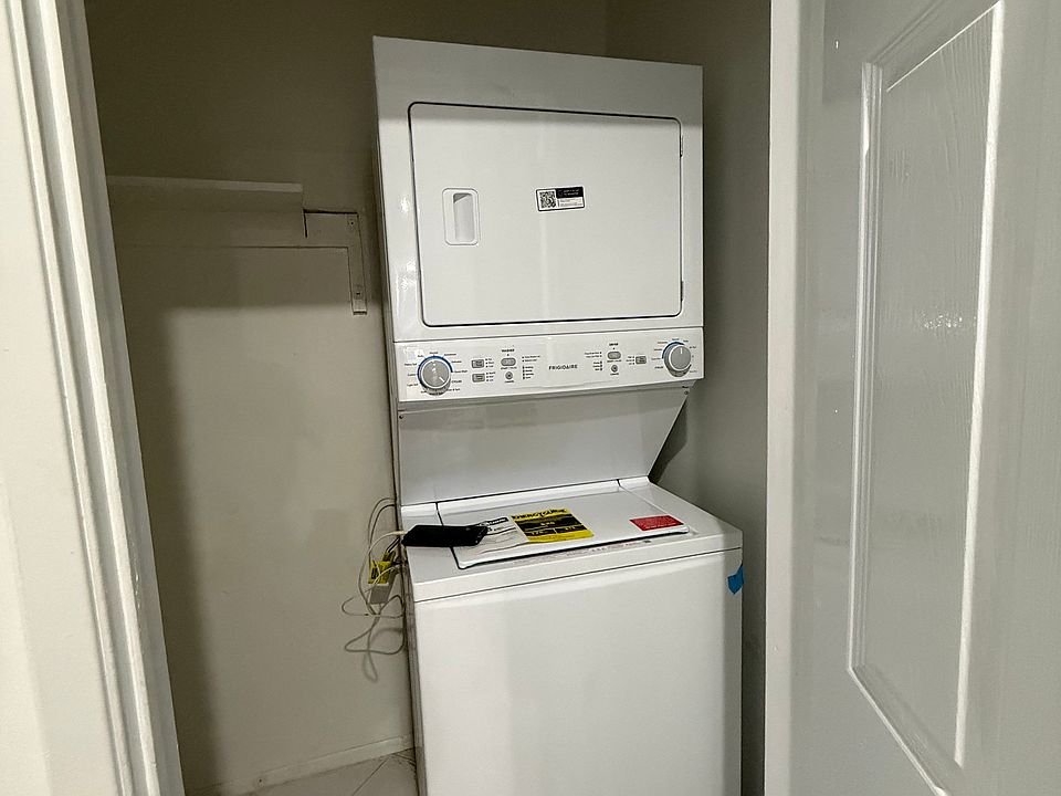 1st image of 1438 S Canfield Ave APT 3