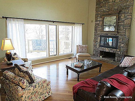 3rd image of 9519 Brooks Dr