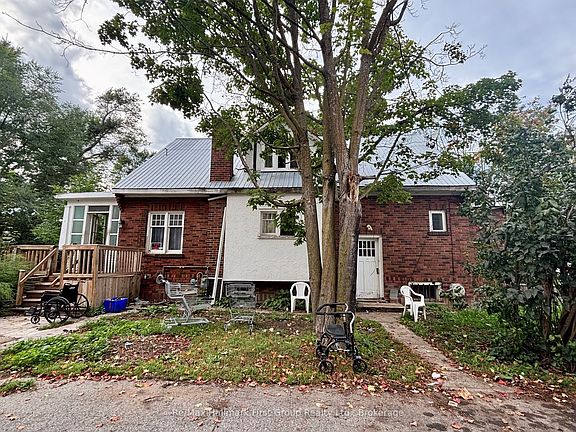 4th image of 312 Colborne St