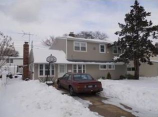 274 Elm Dr S, Levittown, NY 11756