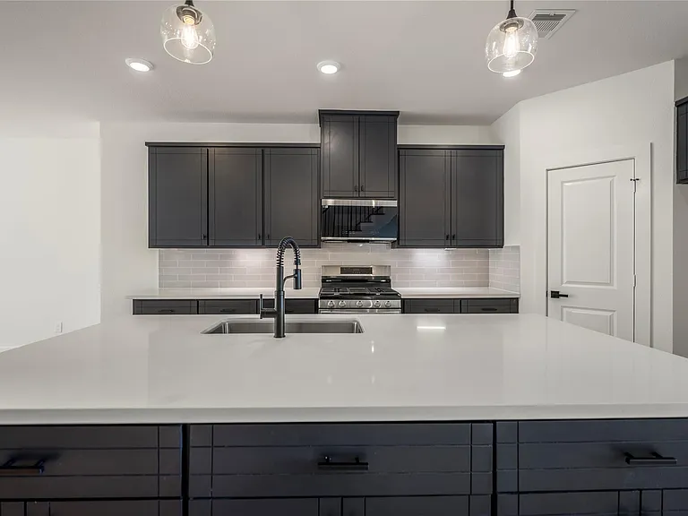 6320 Del Rio St — Photo 15