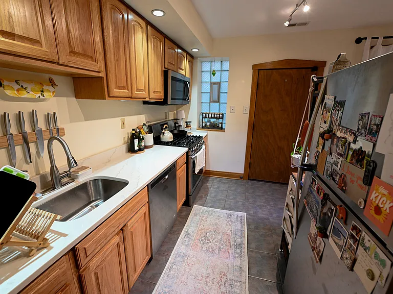 1110 N Oakley Blvd #G — Photo 6