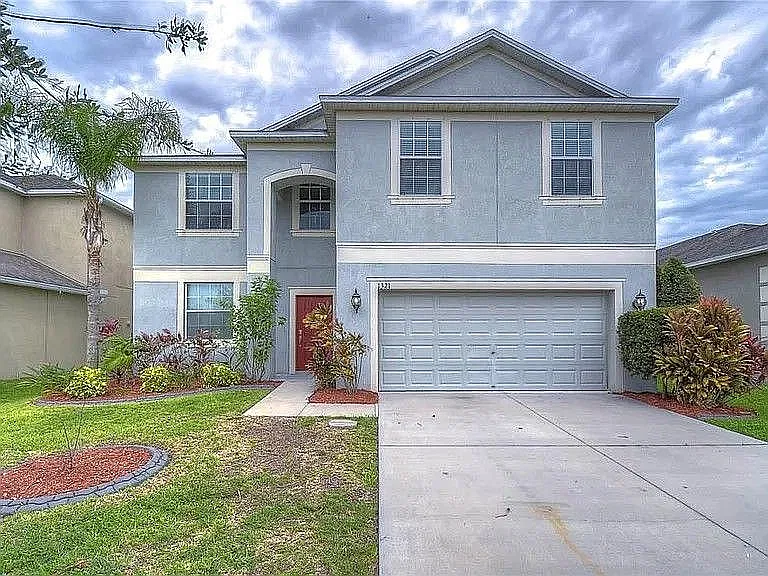 5 bed, 2.5 bath, 2912 sqft, $2,700 — Photo 1