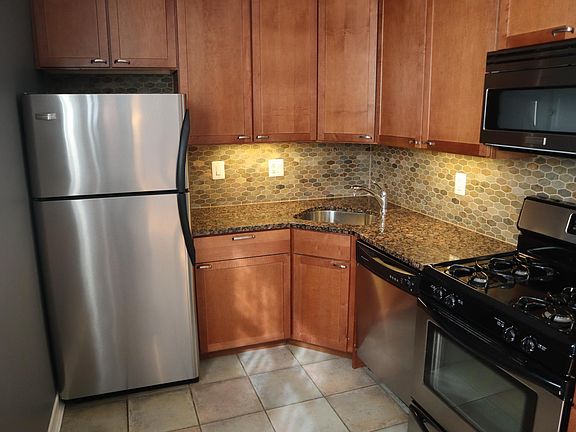 5th image of 1816 Kalorama Rd NW APT 403