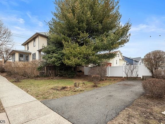 3rd image of 520 Rutherford Ave