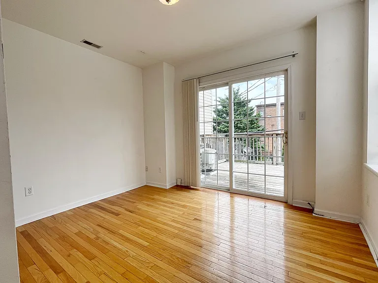 2403 S Broad St — Photo 27