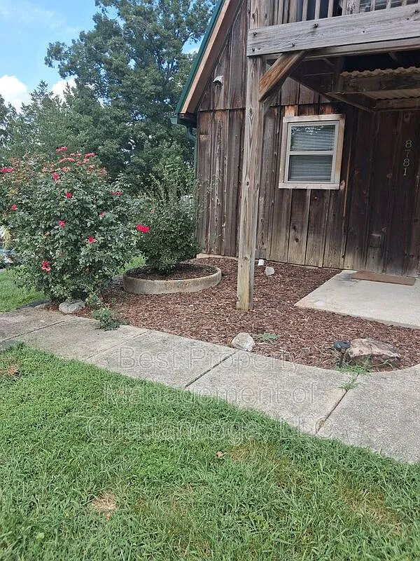 2 bed, 1.0 bath, $1,195 — Photo 2