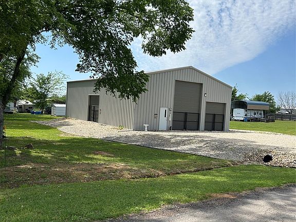 2nd image of 247 Comanche