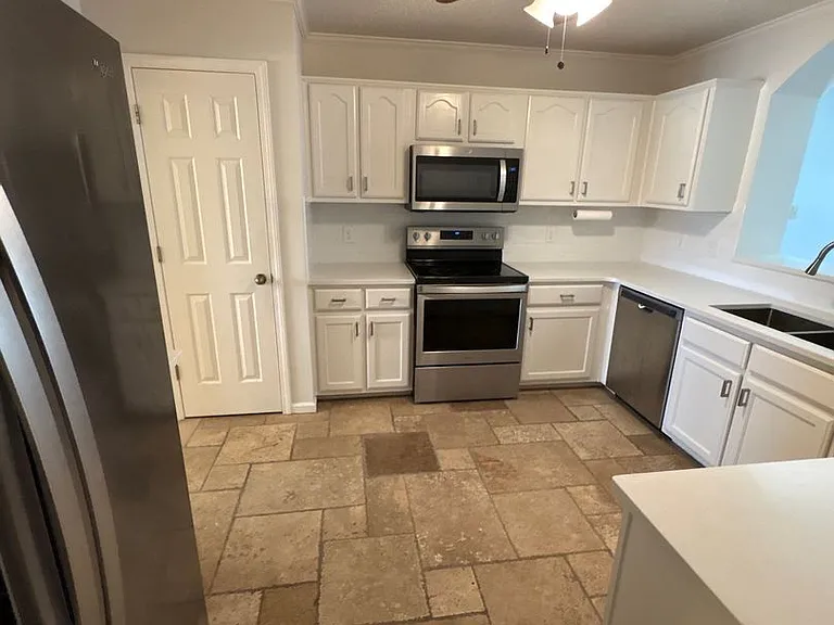 1190 Barn Swallow Ln — Photo 3