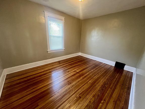 4th image of 1919 Moorman Ave NW