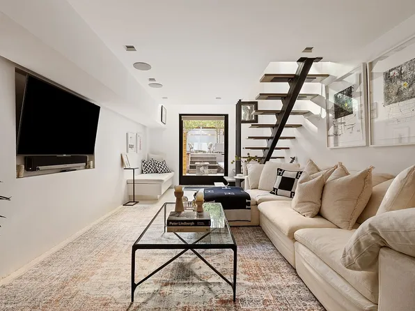 451 W 22nd St #Townhouse, New York, NY 10011