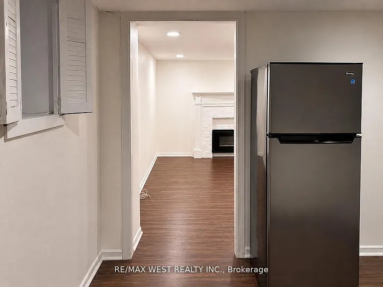 84 Mackenzie Cres #BASEMENT — Photo 7