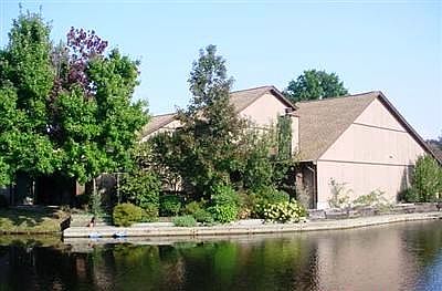 4th image of 2222 Island Dr
