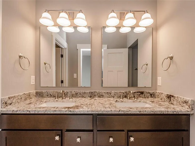 15231 Mystic Rock Dr — Photo 28