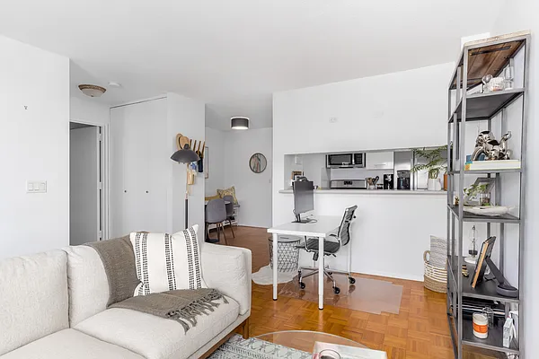 Rented by SERHANT. | media 17