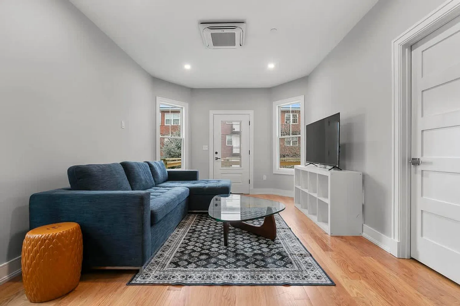 3 bed, 3.0 bath, $9,330 — Photo 1